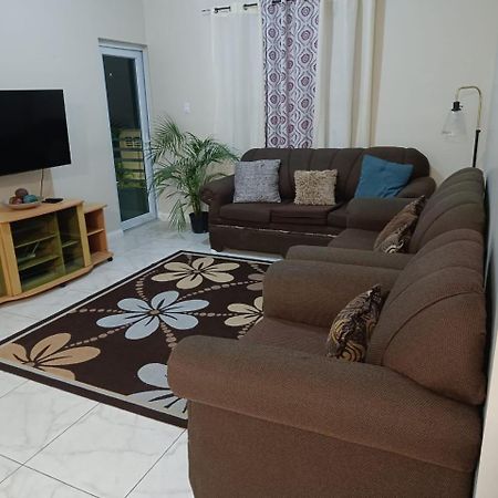 Lovely 2 Bedroom C̅ Netflix Across National Stadium קינגסטון מראה חיצוני תמונה